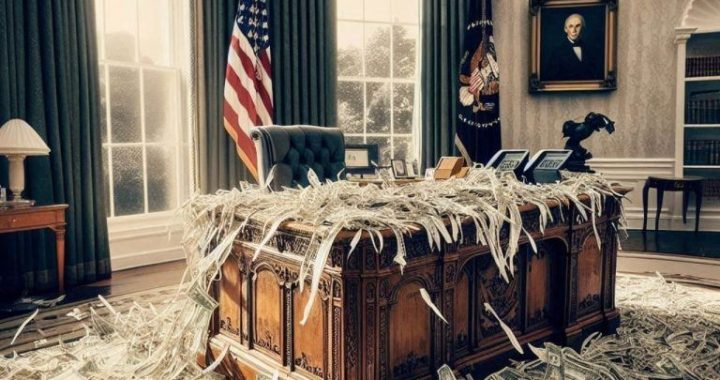 Russian Finance Minister: Western Policies Hurt the US Dollar