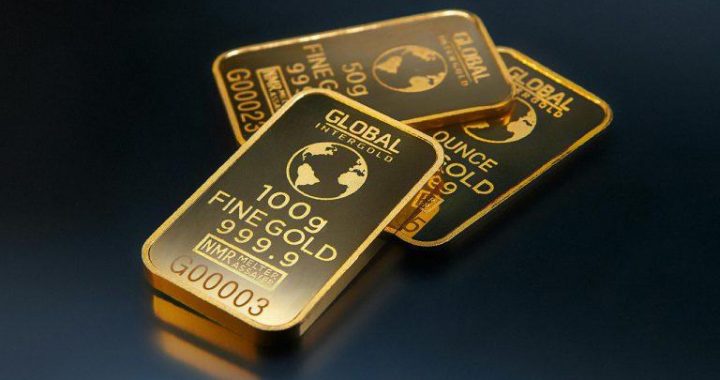 Gold Surges to Record High Amid Safe-Haven Demand