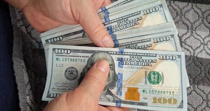 Zimbabwe Limits USD Outflows for Departing Residents to $2,000