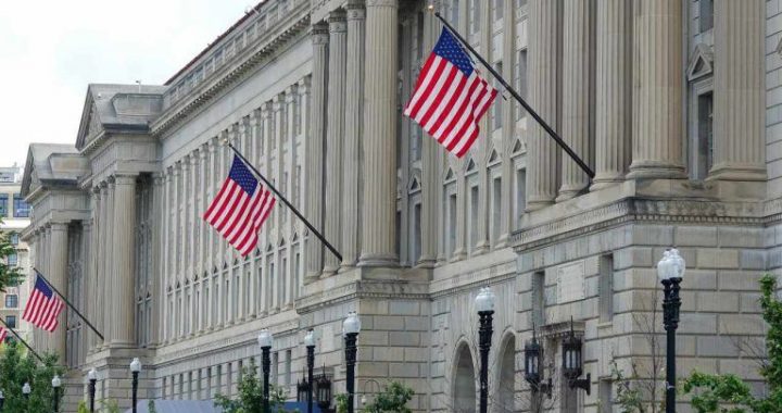 Trump Picks Crypto Advocate to Lead Commerce, Reshape US Financial Systems