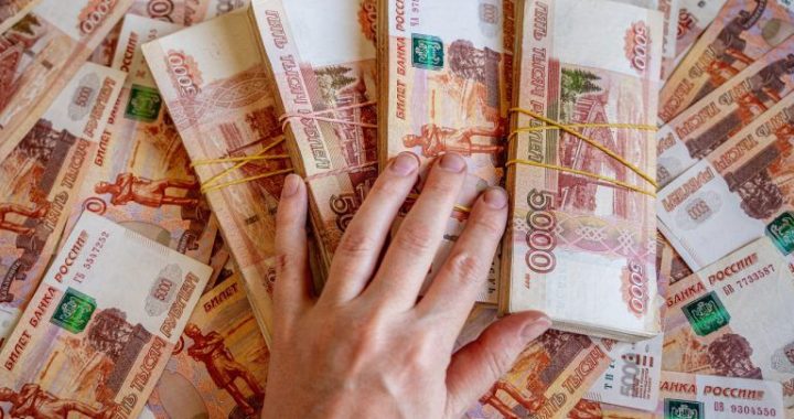 Ruble Plunges to New 2024 Low After US Imposes Sanctions Targeting Russian Banks