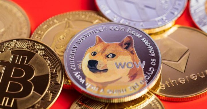 Bitcoin Blazes Ahead, But Altcoins Steal the Show – Is ‘Altcoin Season’ Finally Here?