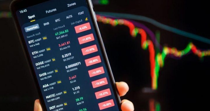 Bitcoin Dip Hits Altcoins Hard With ETH Down by 18%, XRP Down by 21% and SOL Down by 20%