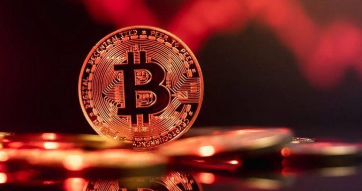 Bitcoin Drops to $92,118 as Crypto Economy Shrinks by Nearly 12%
