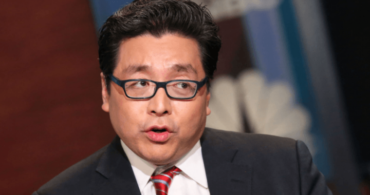 Bitcoin Surpasses $101K, Tom Lee Predicts $250K by 2025 in CNBC Interview