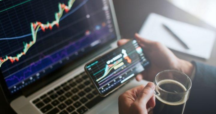 Robert Kiyosaki Doubles Down on $350K Bitcoin Prediction – Calls Out Blackrock’s BTC Moves