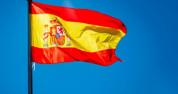 Reveals Spanish Bank Allocates 2% to Aptos Staking ETP: Bitwise
