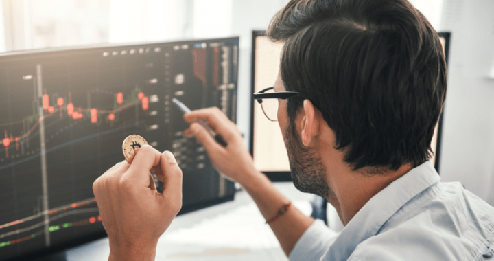 Bitcoin Price Analysis: Short-Term Pain or Long-Term Gain? Traders on Edge