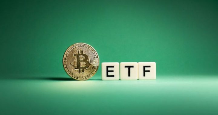 ETF Weekly Recap: Bitcoin ETFs See Consecutive Week of Outflows With $559 Million Exit, While Ether ETFs Gain Modest $1.6 Million
