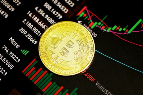 Red Monday, Green Week? Bitcoin Needs To Reclaim This Level For Trend Continuation – Analyst