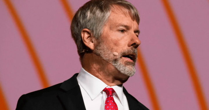 Critics Question Michael Saylor’s Claim That Selling Weakens Bitcoin