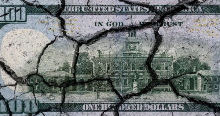 Robert Kiyosaki Sees Bitcoin Crash as a Gift—Says US Is Bankrupt, Dollar Dying