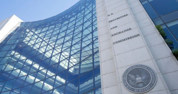 Former SEC Chief Talks Dismantling of Crypto Enforcement: ‘C’est La Vie and to the Moon’