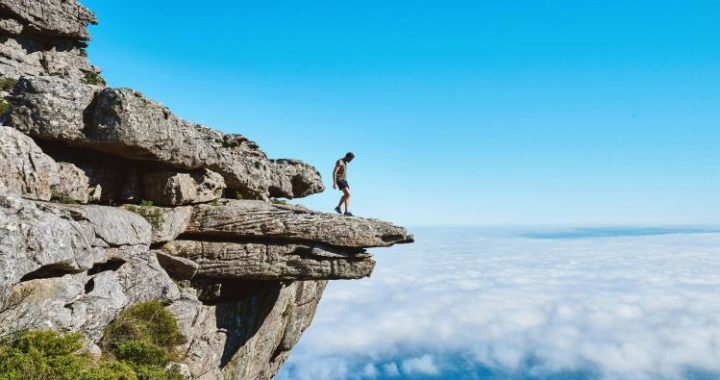 XRP On The Edge: Will Support Hold Or Unleash A Breakdown?