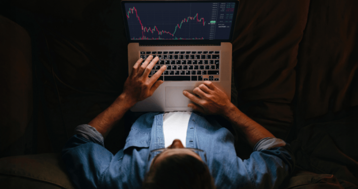 Bitcoin Price Watch: BTC Bears in Control as Moving Averages Signal Further Downside