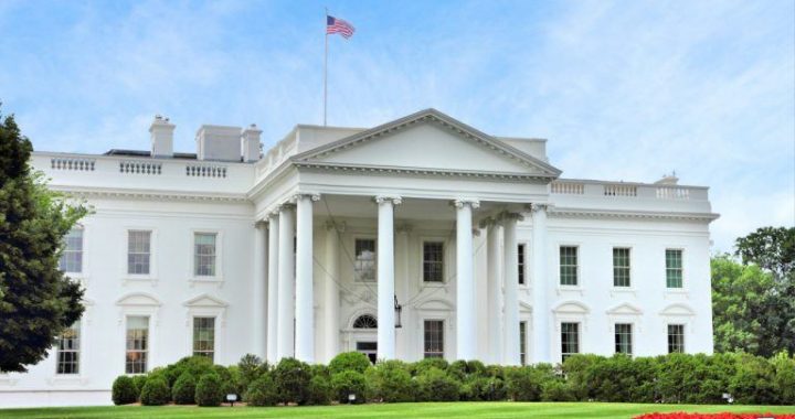 US Senate Strikes Down IRS Crypto Rule With White House Support—DeFi Just Won a Huge Battle