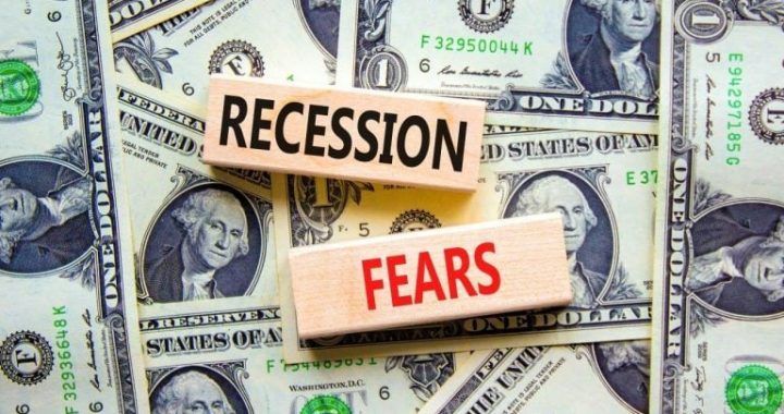 Bitcoin Surges Briefly as Experts Warn of a Possible Recession