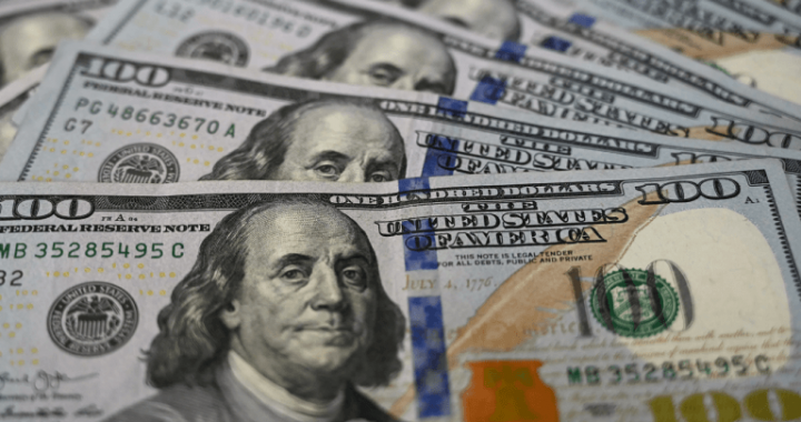 Dollar-Based Stablecoins Pose Greater Threat to Euro, Italian Economy Minister Says