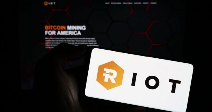 Coinbase Provides $100 Million Credit Facility to Bitcoin Mining Company Riot Platforms