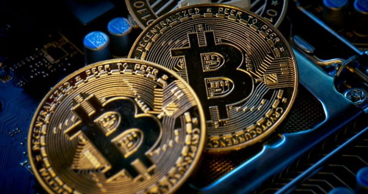 Bitcoin Caught In Bearish Drift As It Slips Below Key Support Averages, Bears Taking Over?