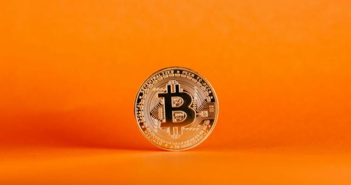 Bitcoin’s $104,000 Peak Sparks High-Stakes Short Positions – Details