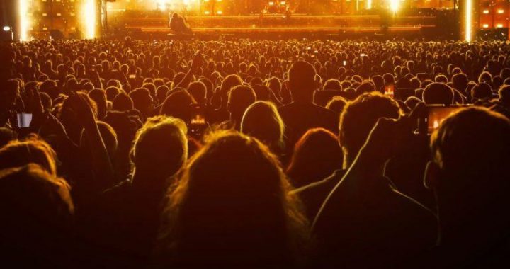 Bitcoin Languishes Below $105K Despite Record-Breaking Conference Attendance