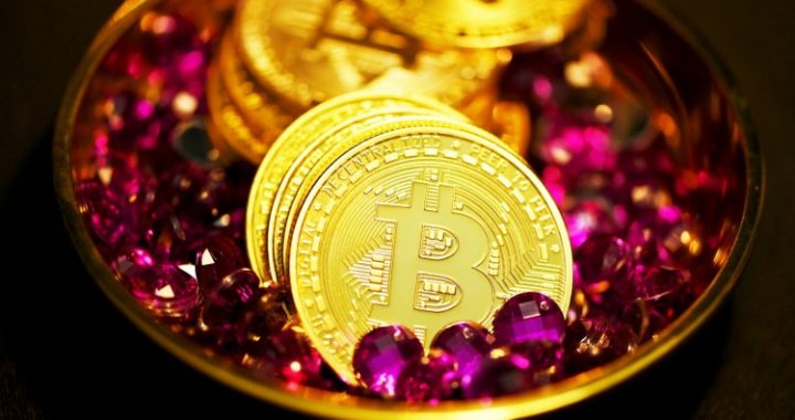 Bitcoin Sees Negative Funding On Binance – A Classic Setup For A Short Squeeze?