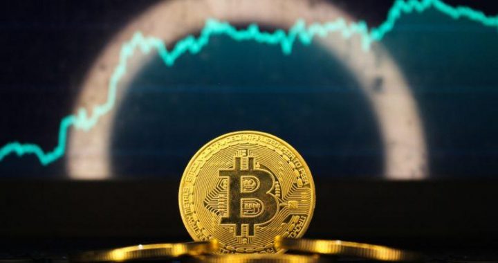 Crypto ETF Flows Split: Bitcoin Adds $228 Million While Ether Sees $26 Million Exit