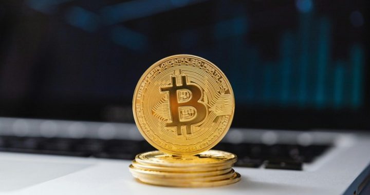 Bitcoin Stabilizes At $104,000 Mid-Range As Market Eyes Next Breakout