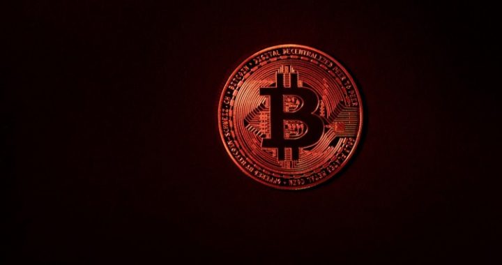 Analyst Predicts Bitcoin Price Crash: Rejection From $120K Puts Altcoins At Risk