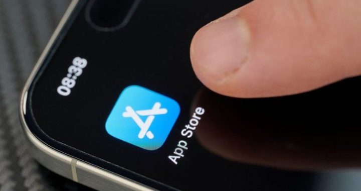 Jack Dorsey’s Messaging App Bitchat Goes Live in the Apple App Store