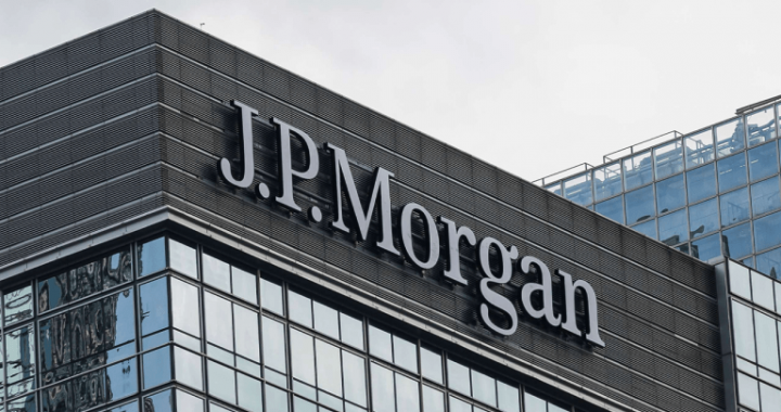 JPMorgan Strategist Dismisses Doom Forecasts Over US Debt and Tariffs