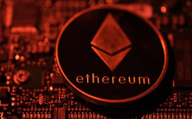 Ethereum Price Squeezed In Falling Channel – Bulls Eye Rebound To $4,788 If This Support Holds