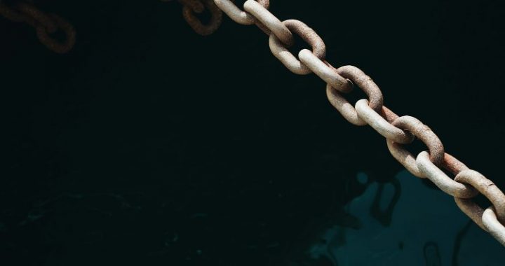 Chainlink Tipped To Outshine XRP In Global Banking Links: Analyst