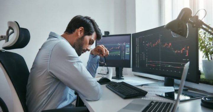 Digital Asset Rout: BTC, ETH, and XRP Lead $300B Crypto Sell-Off