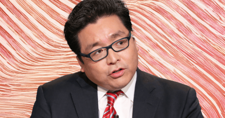 Tom Lee Predicts ETH Surge to $12K, Urges Investors to ‘Buy the Dip’ Ahead of September Pullback