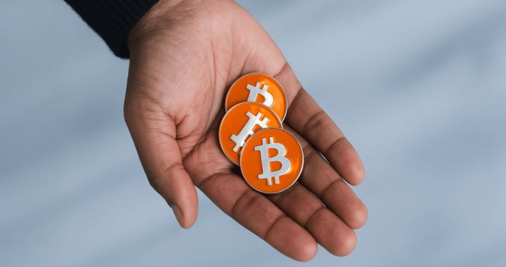 Bitcoin Range Tight as Derivatives Build: $140K to $200K Calls Anchor Q4