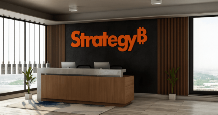 Behind Strategy’s mNAV Debate: Leverage, Risk, and Bitcoin