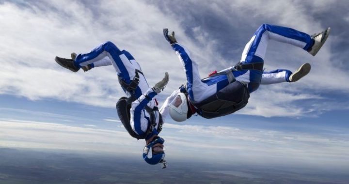 Bitcoin and Stocks Tumble in Tandem