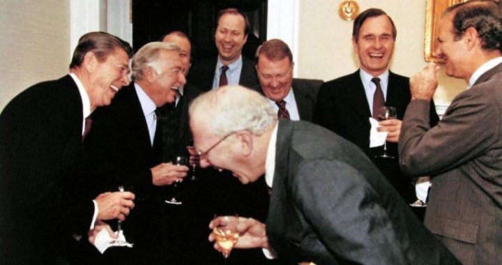 Bitcoin Stalls but Smart Money Is Still Betting on It