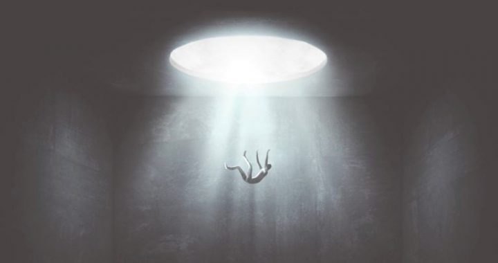 Bitcoin Tumbles in the Face of High Inflation and New Tariff Pressure