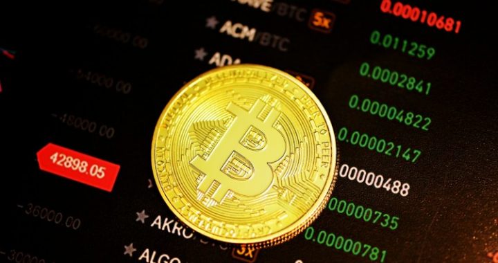 Bitcoin Price Eyes ATH With Falling Average Executed Order Size And Rising Retail Activity