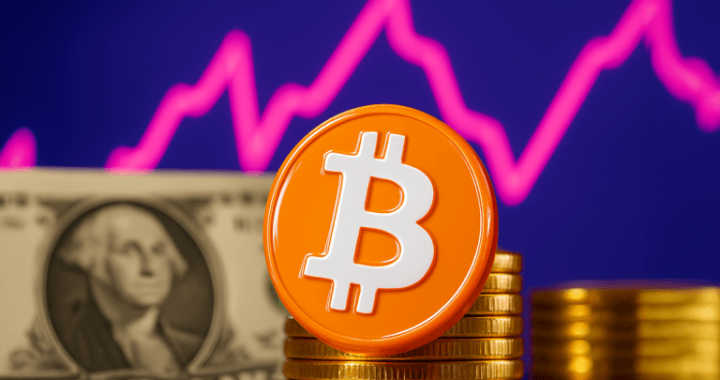 Bitcoin Price Watch: Bearish Engulfing Pattern Caps $124K Rally