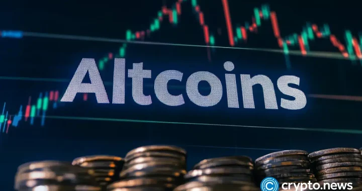 Is the SEC delaying altcoin season? Analysts say no rally until ETFs launch