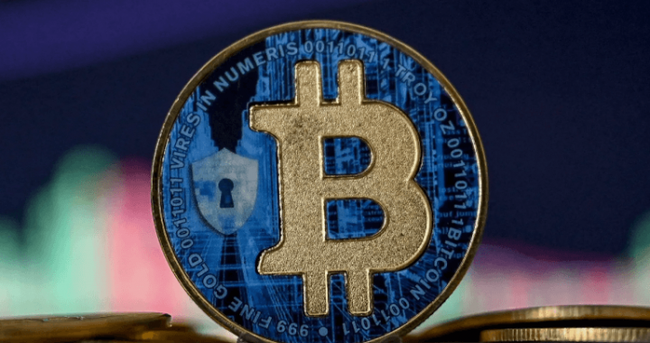 Bitcoin Price Watch: Rejection From $124K Sparks Short-Term Bearish Outlook