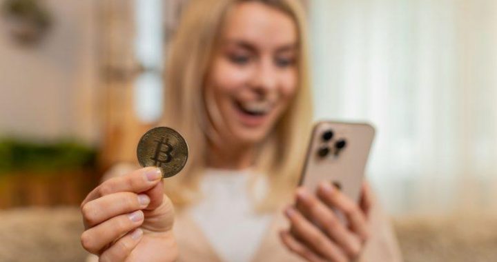 Bitcoin ETFs Rally Adds $301 Million as Ether Logs Third Day of Outflows