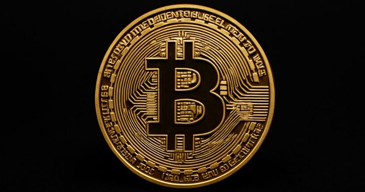 Bitcoin Price Sinks to $118,000 Amid U.S.-China Trade Tensions