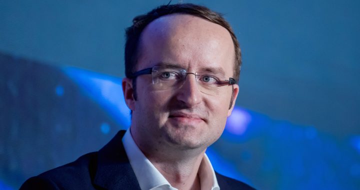 Crypto.com CEO Urges Regulators to Probe Exchanges for the $19B Liquidation Massacre
