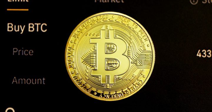 Bitcoin On-Chain Activity Slumps Below 365-Day Average – Is Momentum Losing Steam?