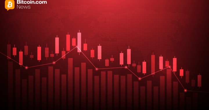 Bitcoin Dips to $118,497 Amid Renewed Trade Fears